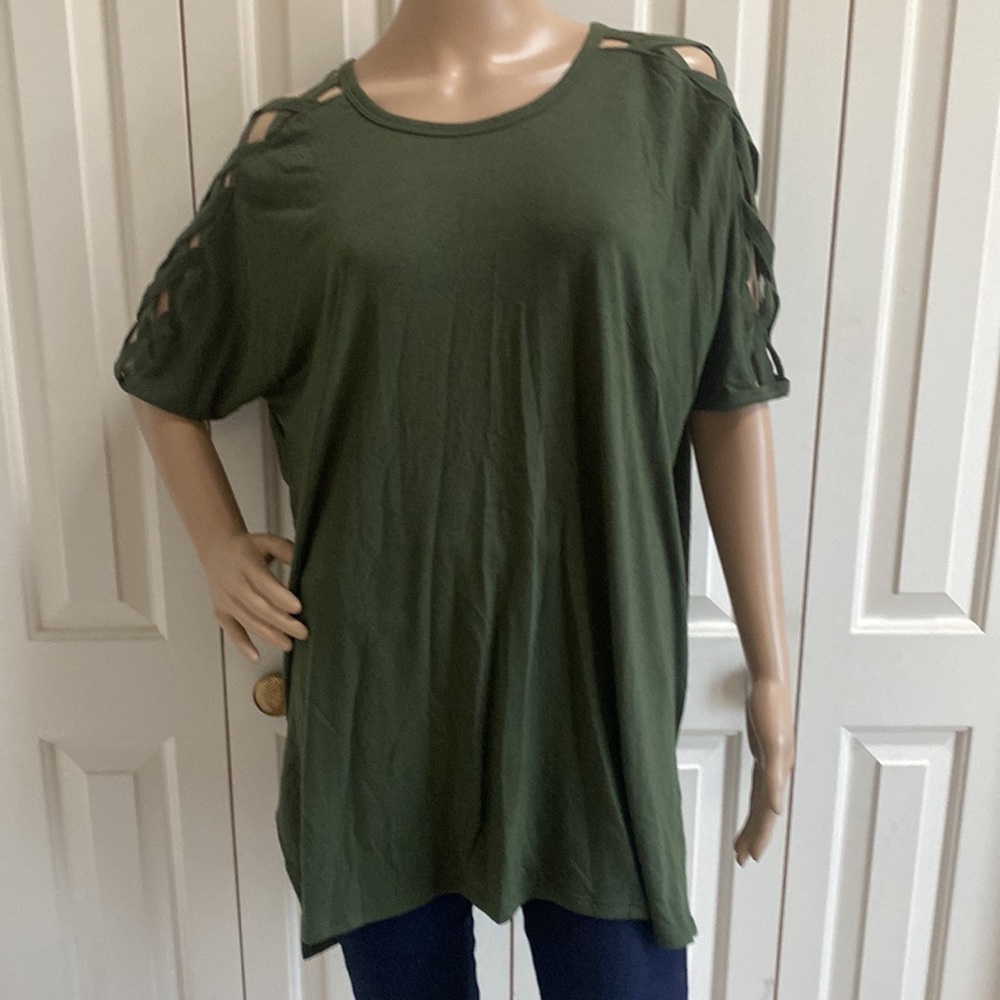 NWOT Adorable Womens XL Cut Out Sleeves Hunter Green Top.